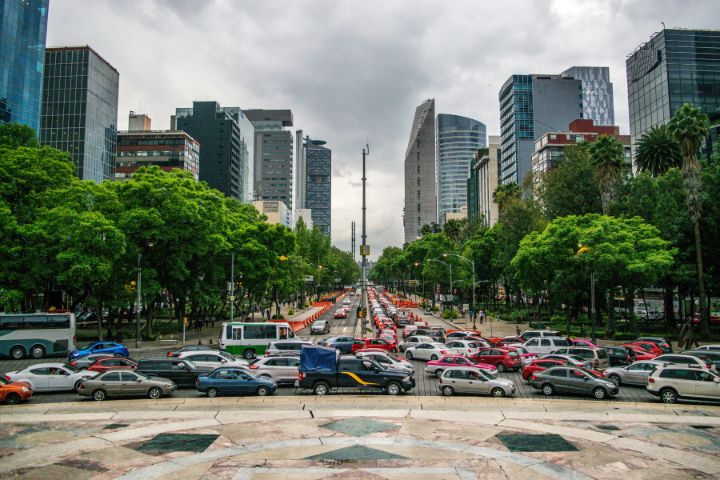 メキシコシティーでの渋滞のイメージ
