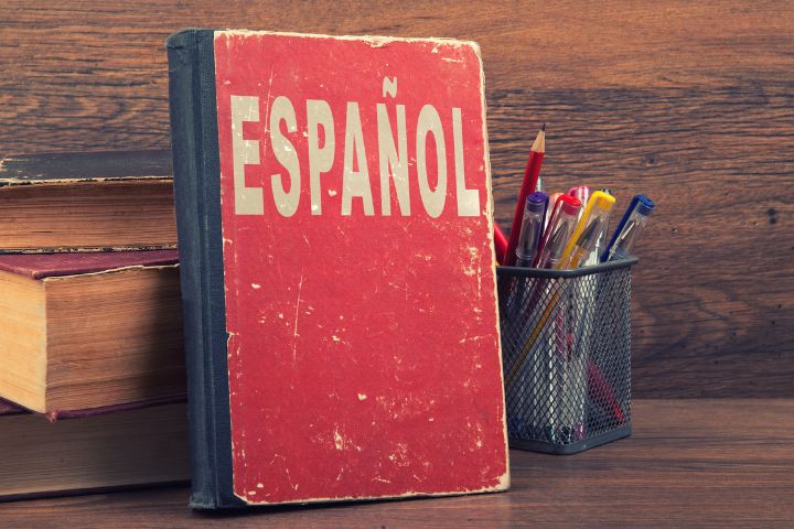 ESPAÑOLと書かれたノートの画像